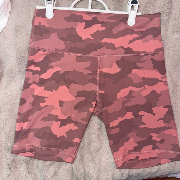 Lululemon Wunder Train High Rise Short 8"
Heritage 365 Camo Brier Rose Multi - Picture 3 of 8